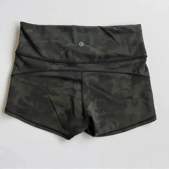 Lululemon In Movement Short Everlux 2.5" Incognito Camo Multi Gator Green 10 - Picture 7 of 9